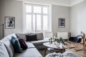 Grå soffa