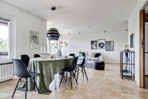 inredning vardagsrum parkett matbord